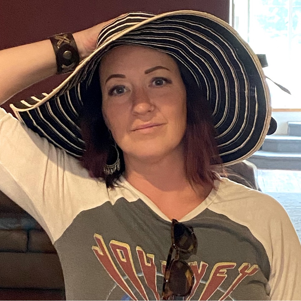 Meet your Posher, Malinda